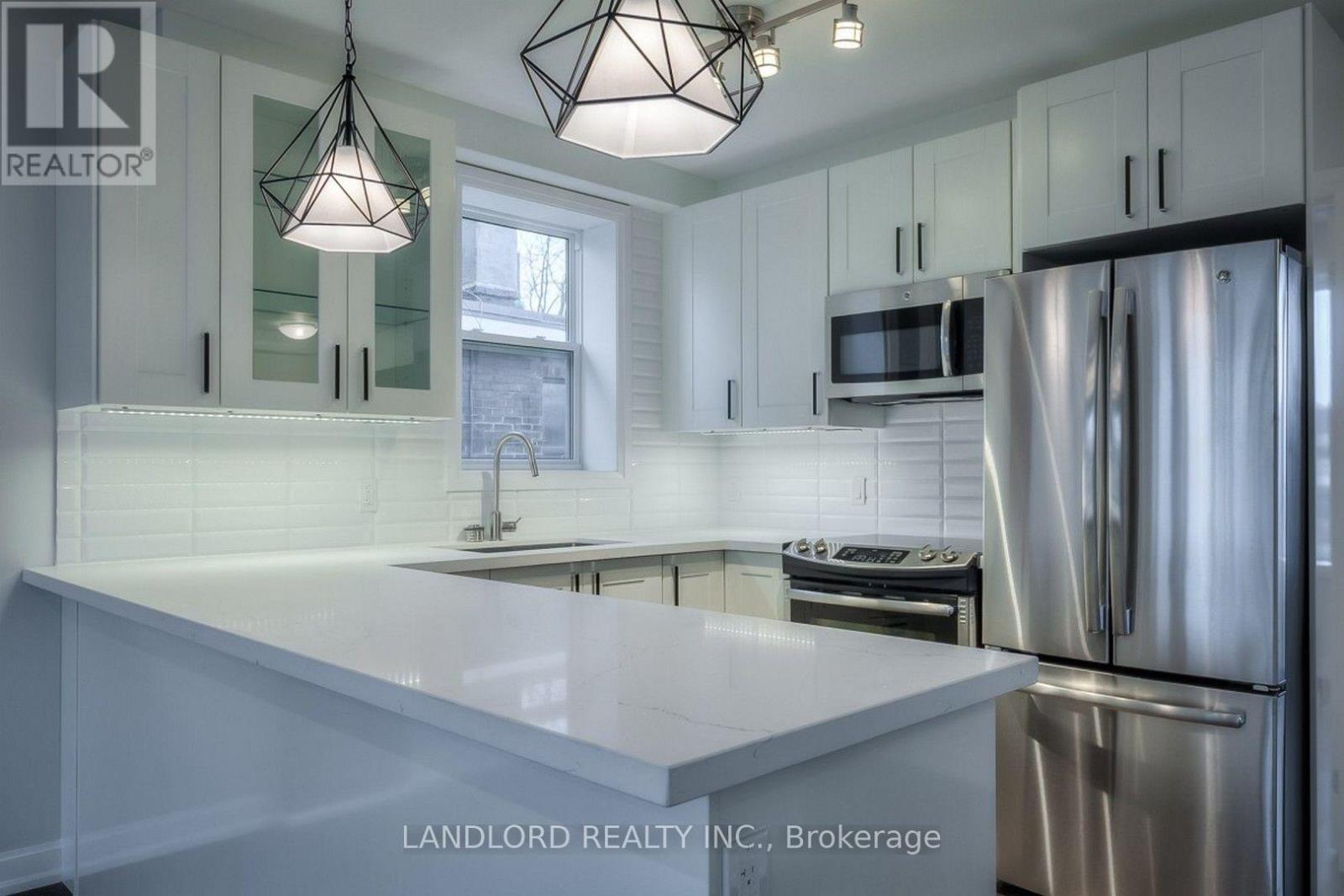82 Parkway Avenue, Toronto, Ontario  M6R 1T5 - Photo 3 - W13762772