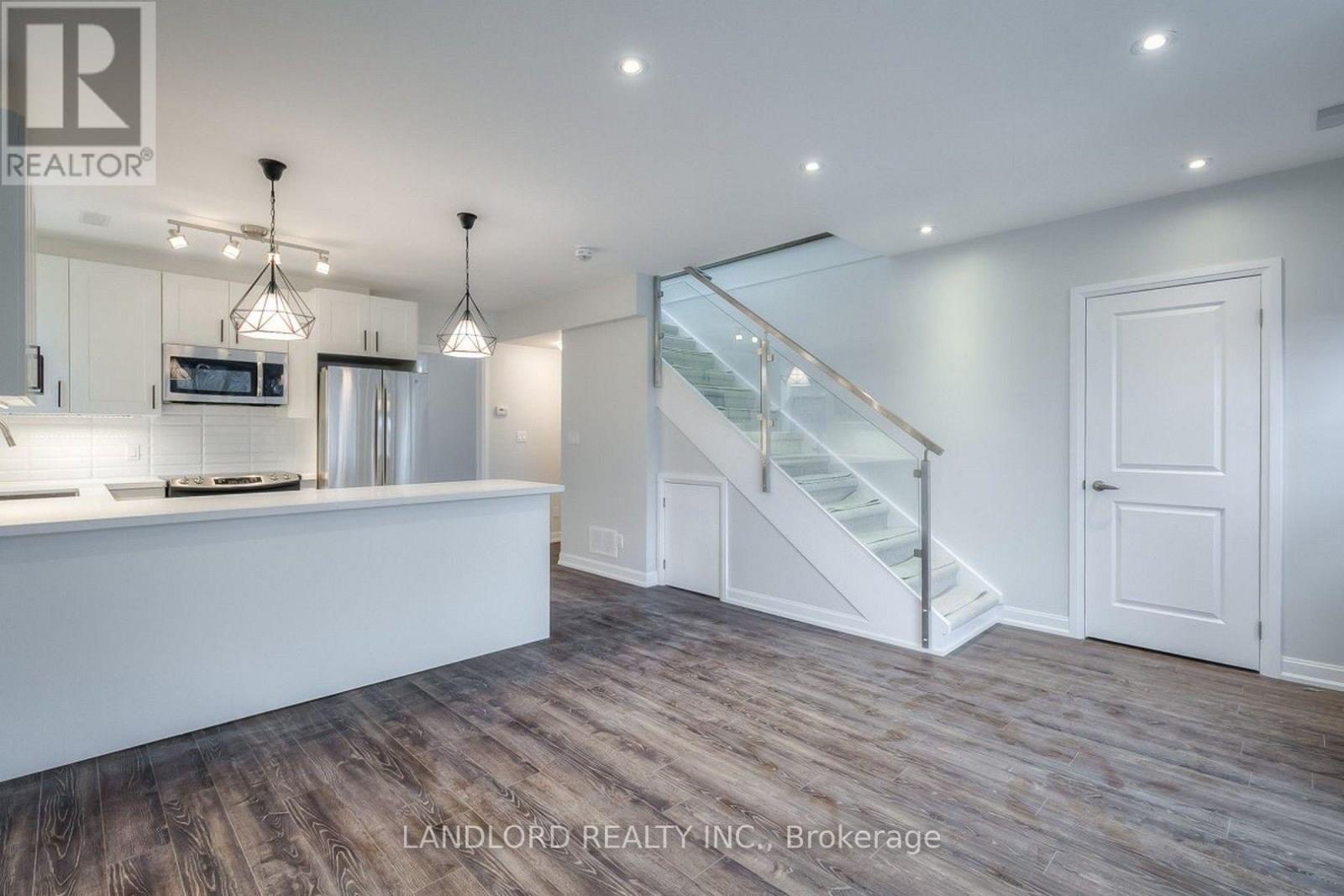 82 Parkway Avenue, Toronto, Ontario  M6R 1T5 - Photo 5 - W13762772