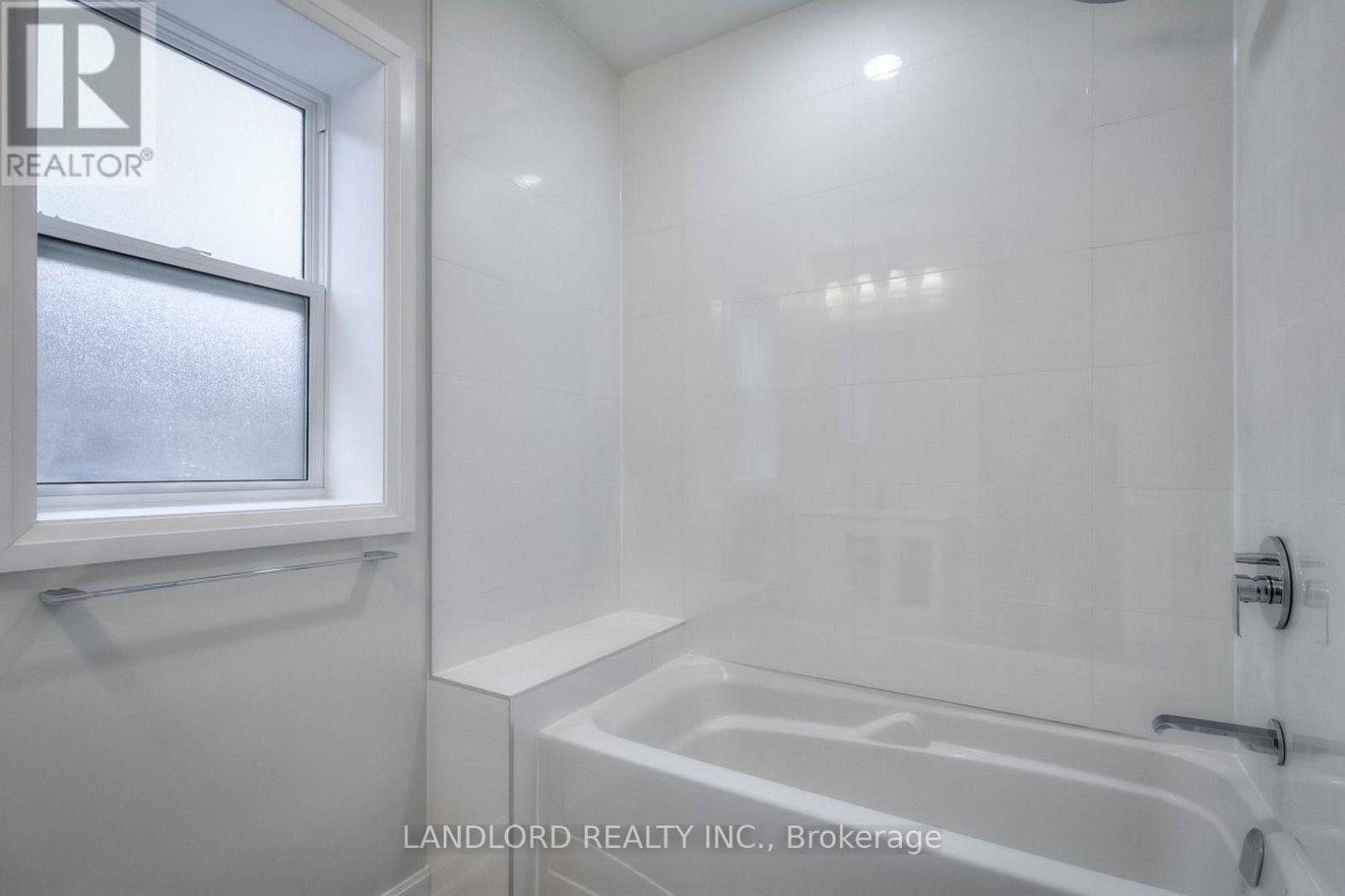 82 Parkway Avenue, Toronto, Ontario  M6R 1T5 - Photo 9 - W13762772