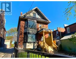 82 PARKWAY AVENUE, Toronto, Ontario