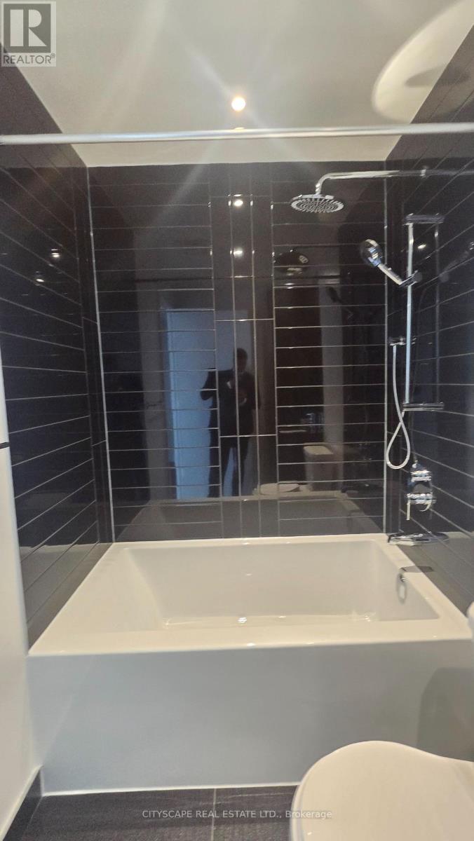2402 - 448 Burnhamthorpe Road W, Mississauga, Ontario  L5B 0R4 - Photo 10 - W13762808
