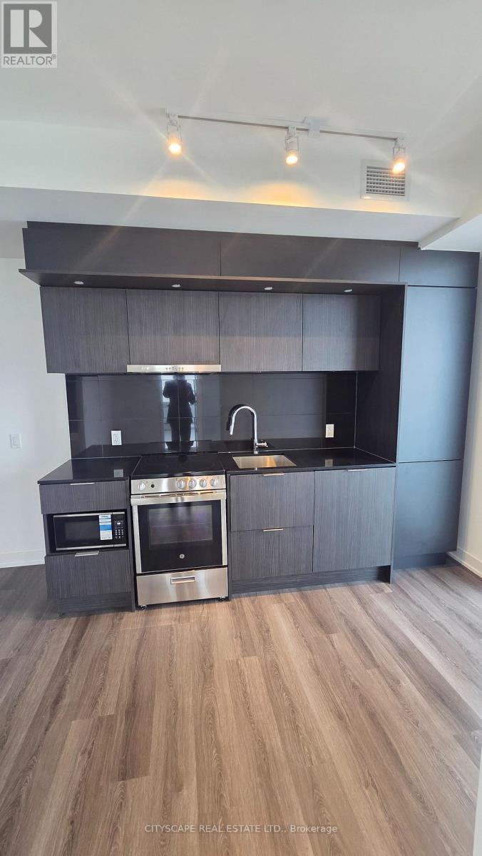 2402 - 448 Burnhamthorpe Road W, Mississauga, Ontario  L5B 0R4 - Photo 5 - W13762808