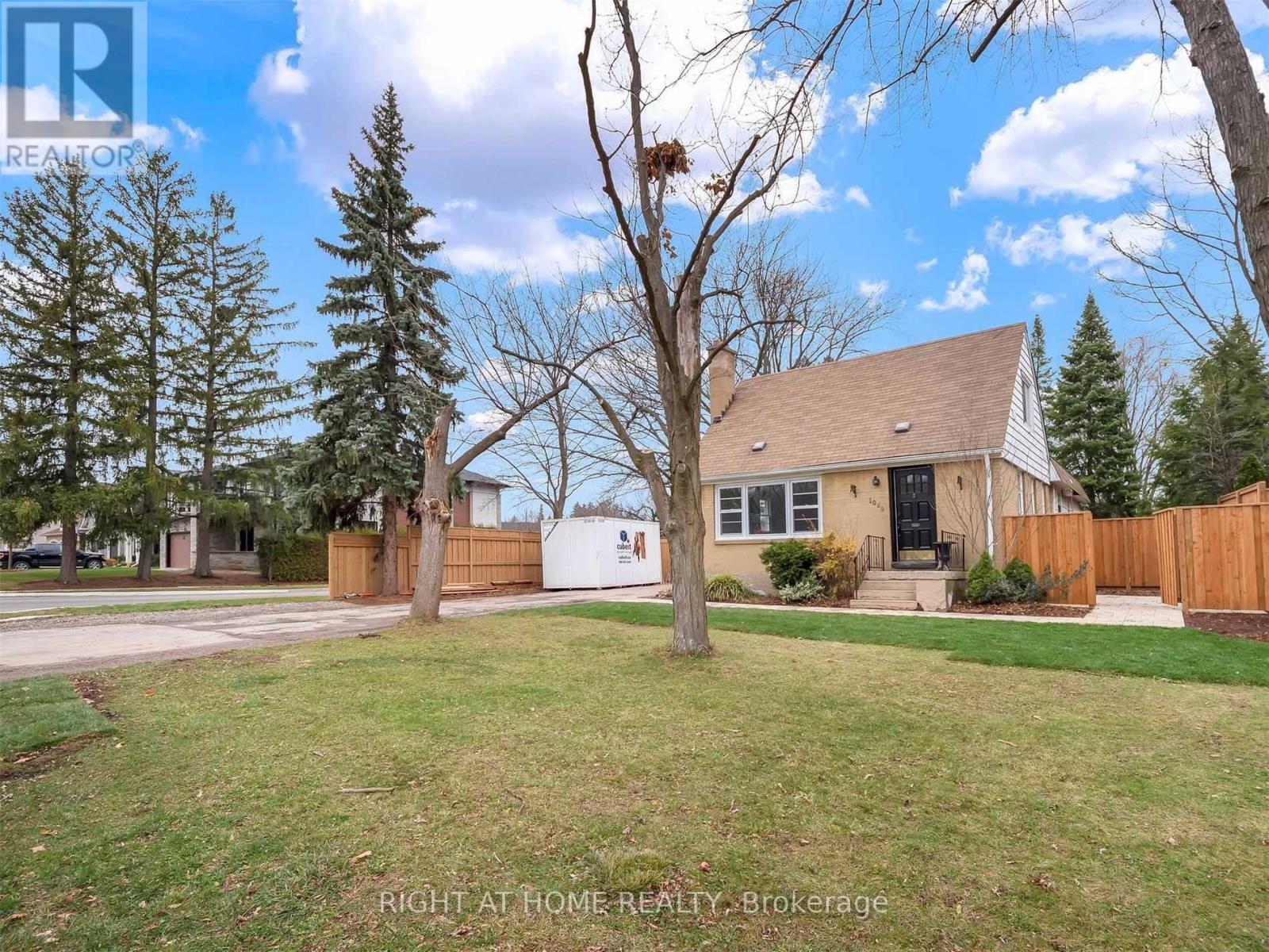 1089 Truman Avenue, Oakville, Ontario  L6H 1Y7 - Photo 2 - W13762832