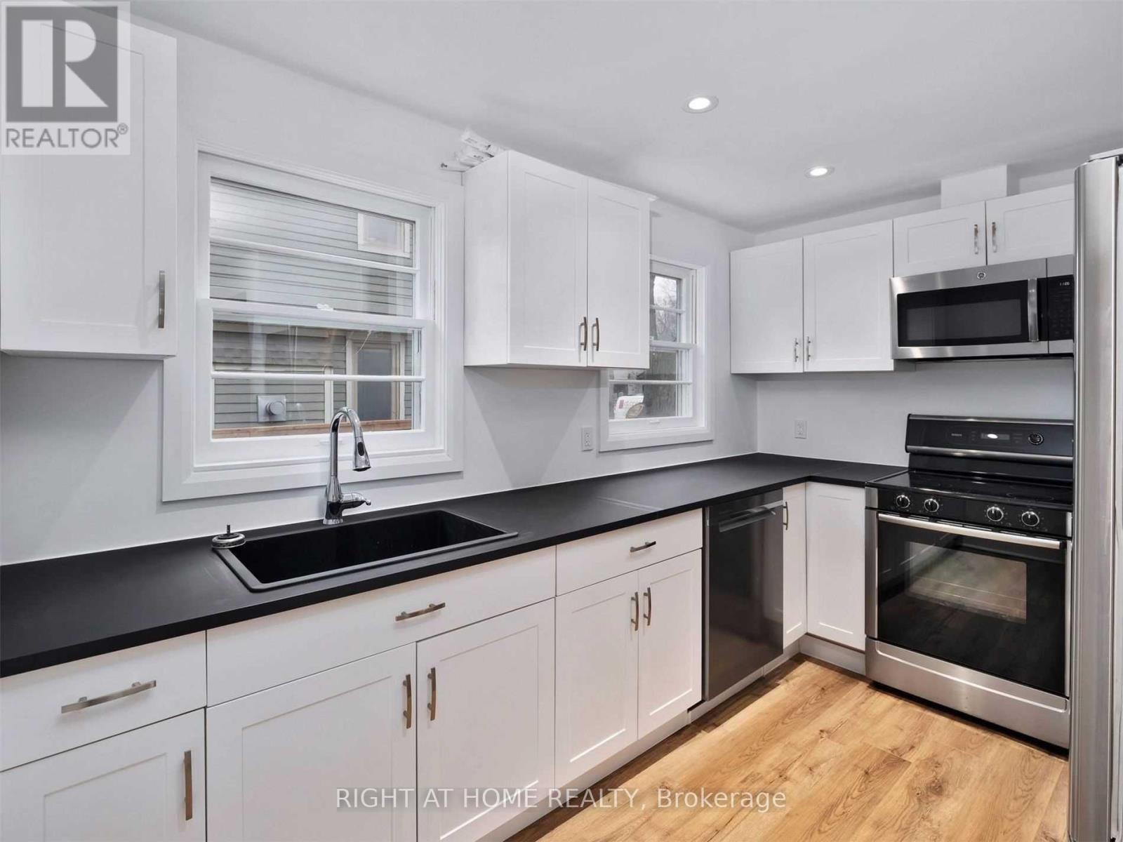 1089 Truman Avenue, Oakville, Ontario  L6H 1Y7 - Photo 4 - W13762832