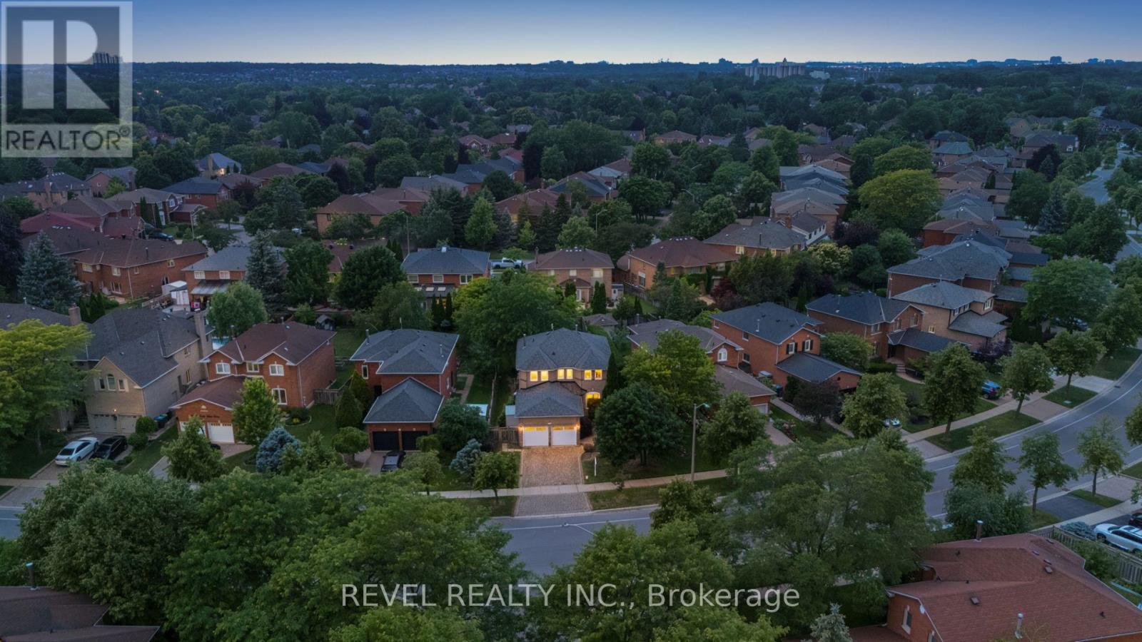 4315 Credit Pointe Drive, Mississauga, Ontario  L5M 3J8 - Photo 2 - W13762850