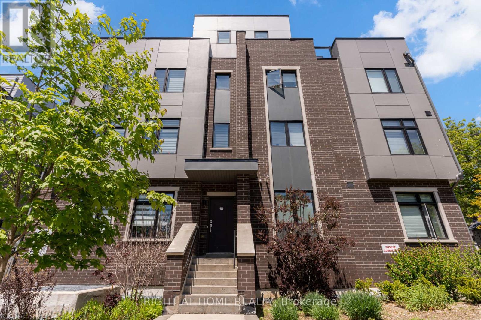 4 - 66 Long Branch Avenue, Toronto, Ontario  M8W 3J4 - Photo 1 - W13762890