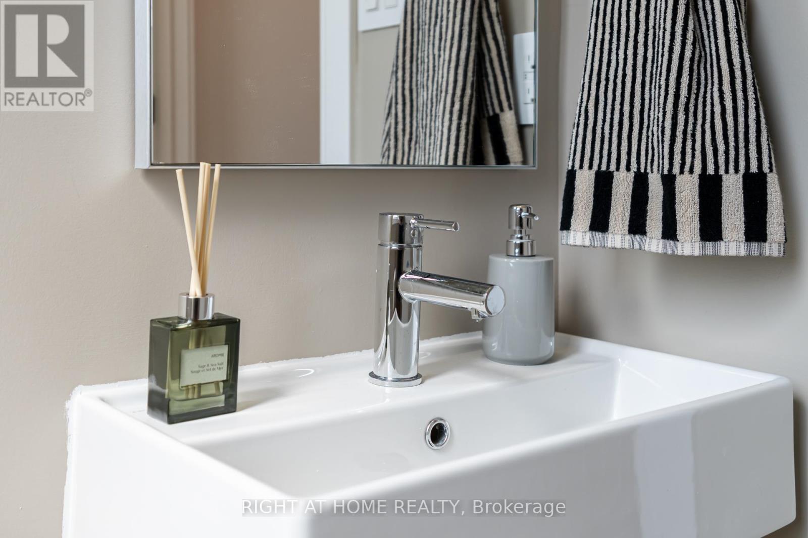 4 - 66 Long Branch Avenue, Toronto, Ontario  M8W 3J4 - Photo 19 - W13762890