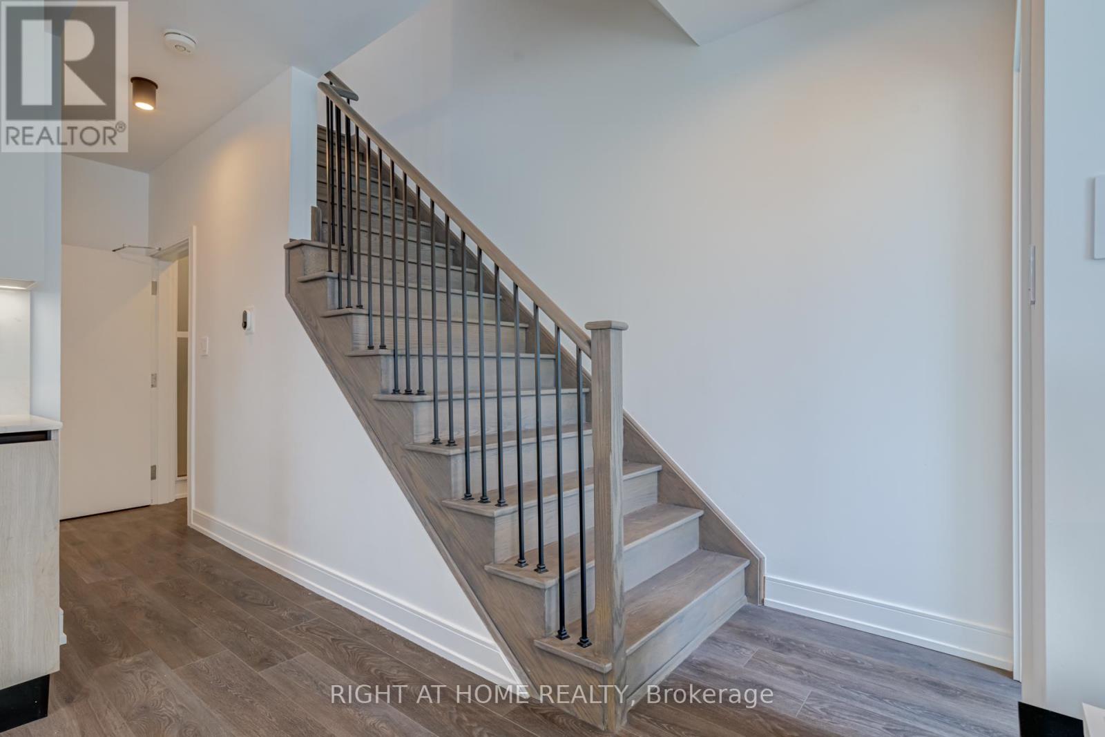 4 - 66 Long Branch Avenue, Toronto, Ontario  M8W 3J4 - Photo 20 - W13762890