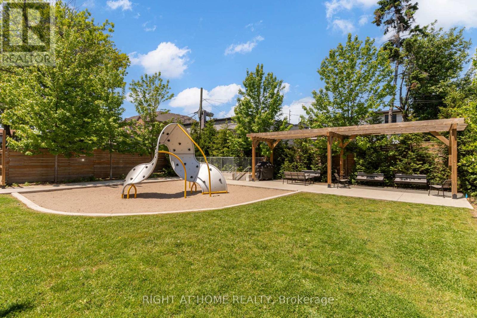 4 - 66 Long Branch Avenue, Toronto, Ontario  M8W 3J4 - Photo 3 - W13762890