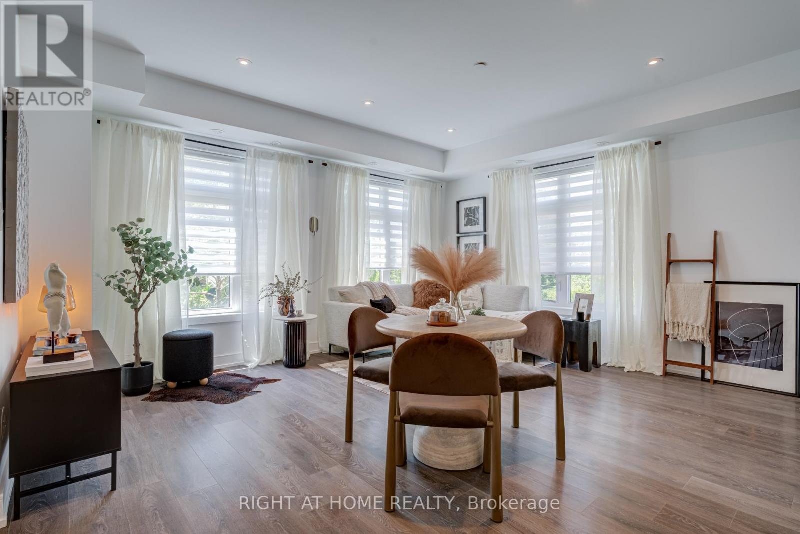 4 - 66 Long Branch Avenue, Toronto, Ontario  M8W 3J4 - Photo 5 - W13762890