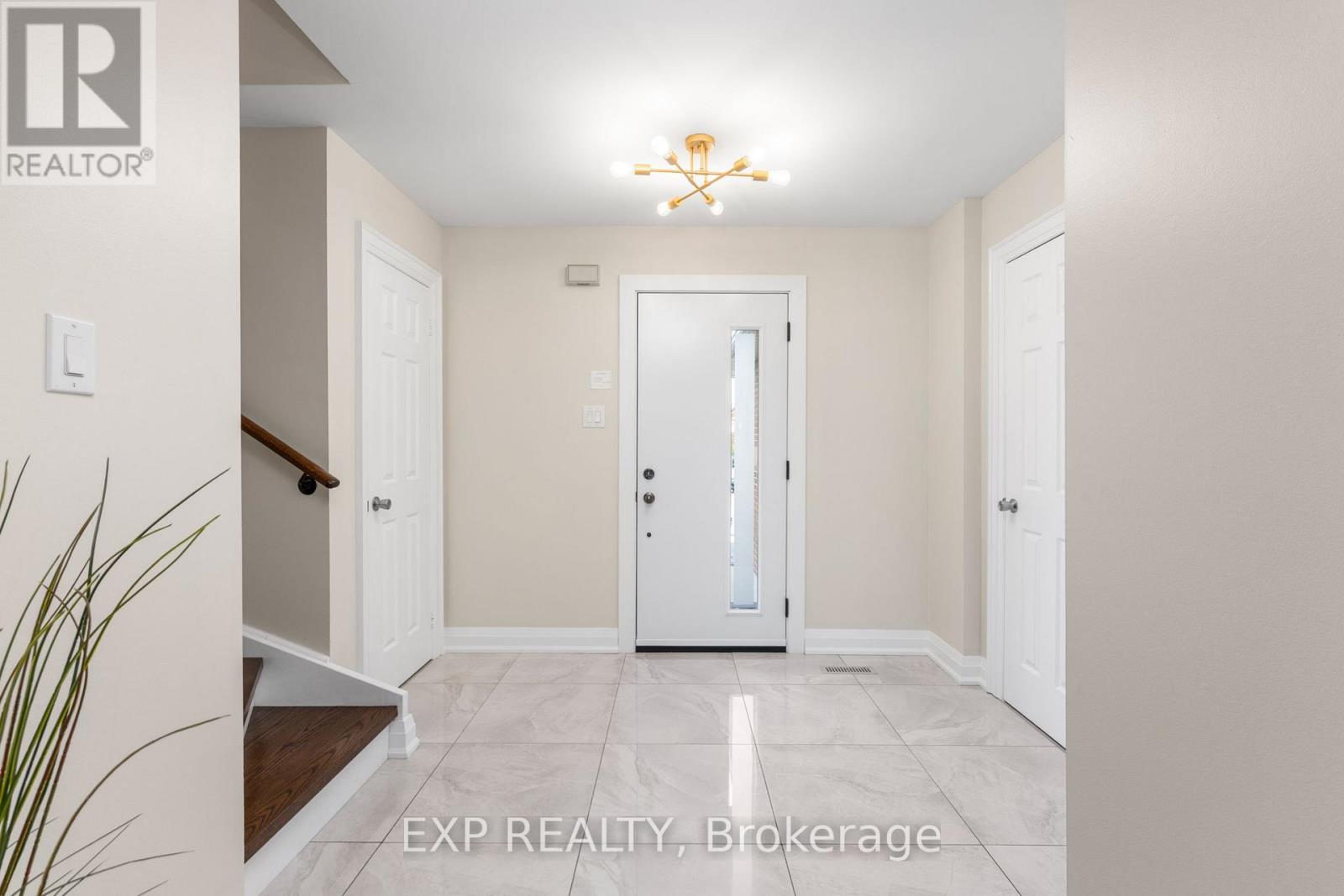 224 Timberlane Drive, Brampton, Ontario  L6Y 4V6 - Photo 2 - W13762982