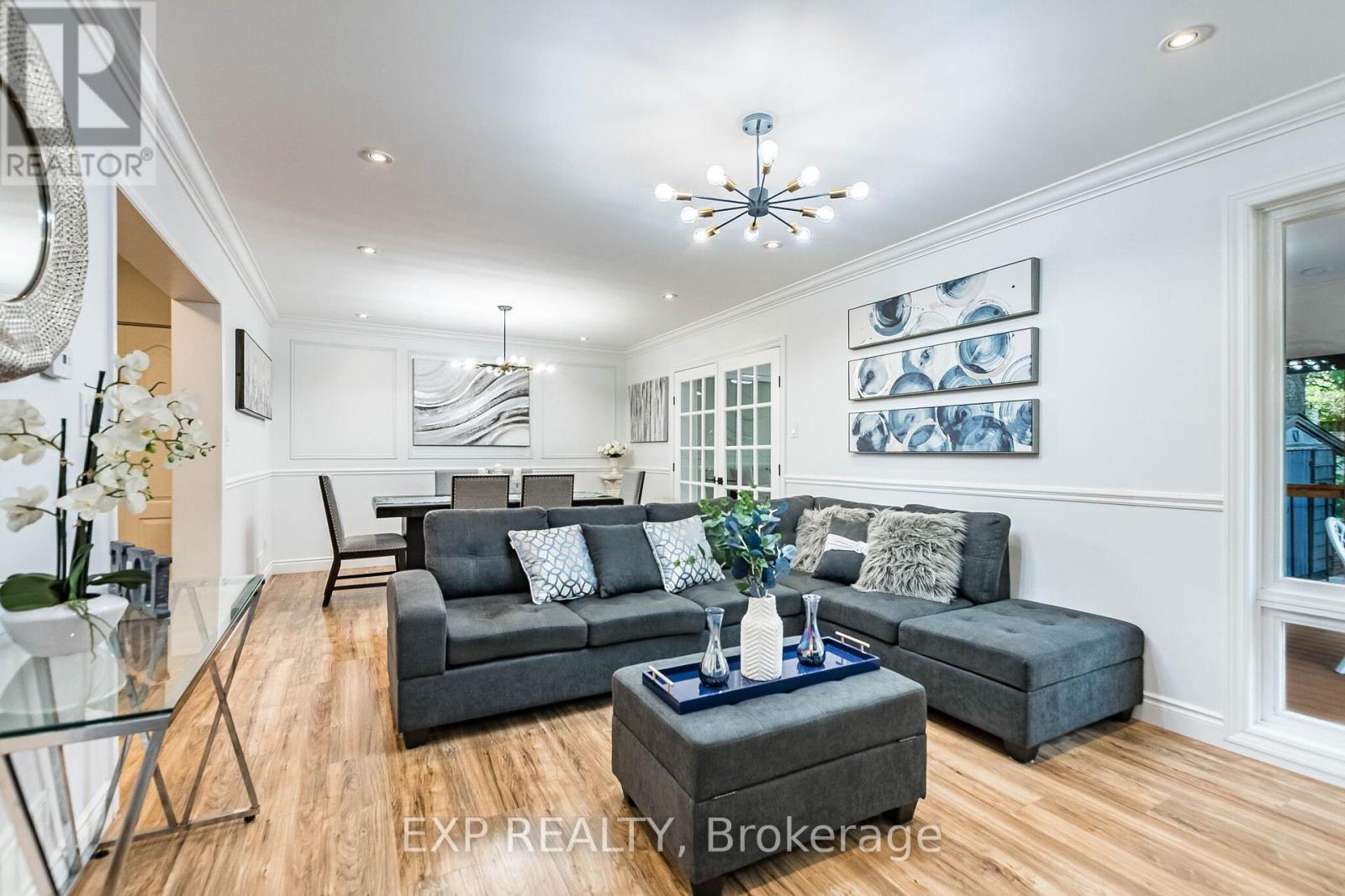 6073 Featherhead Crescent, Mississauga, Ontario  L5N 2B5 - Photo 10 - W13763000