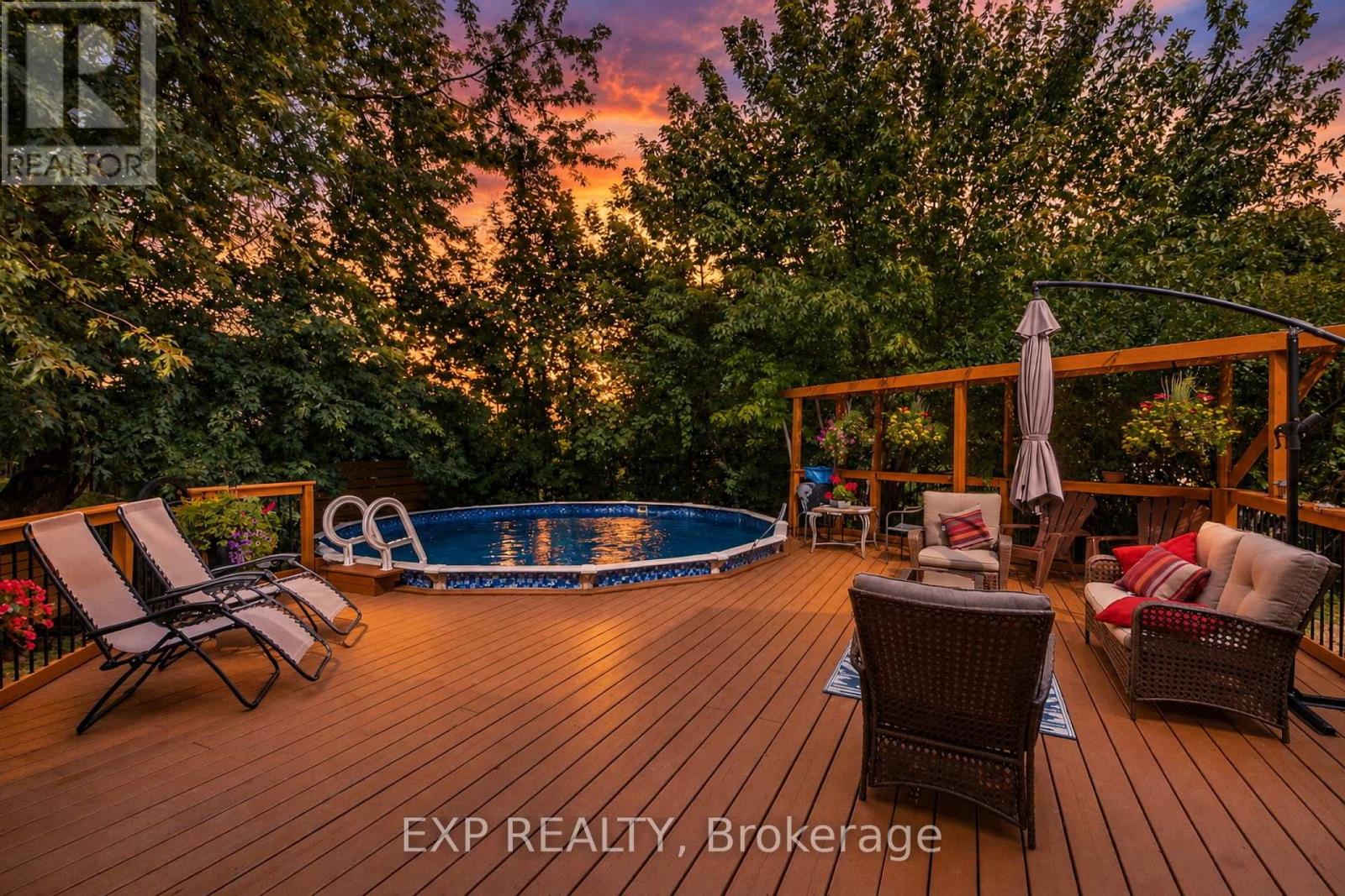 6073 Featherhead Crescent, Mississauga, Ontario  L5N 2B5 - Photo 2 - W13763000
