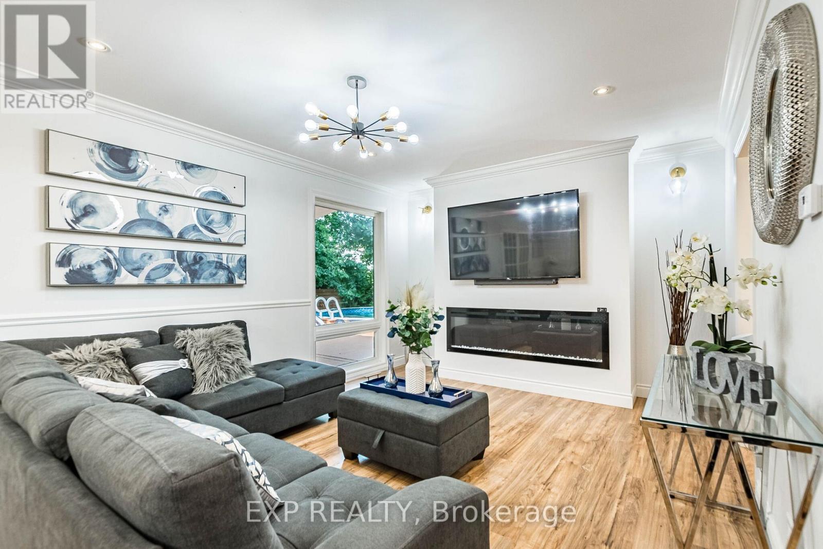 6073 Featherhead Crescent, Mississauga, Ontario  L5N 2B5 - Photo 9 - W13763000
