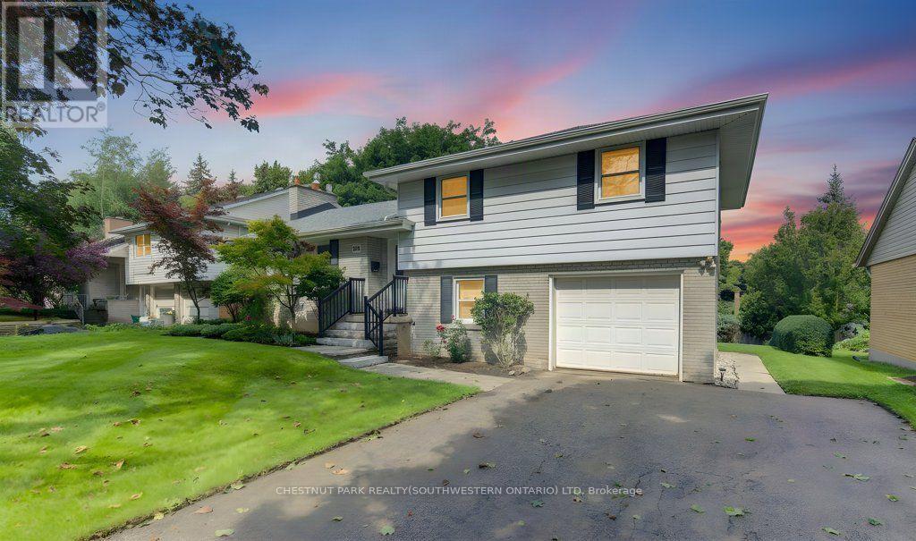 204 Stanley Drive, Waterloo, Ontario  N2L 1H4 - Photo 1 - X13762792