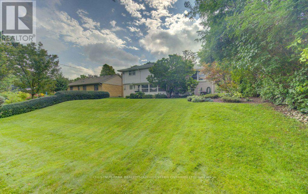 204 Stanley Drive, Waterloo, Ontario  N2L 1H4 - Photo 10 - X13762792