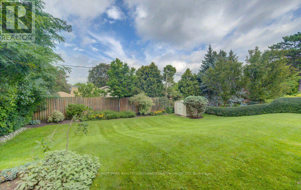 204 Stanley Drive, Waterloo, Ontario  N2L 1H4 - Photo 11 - X13762792