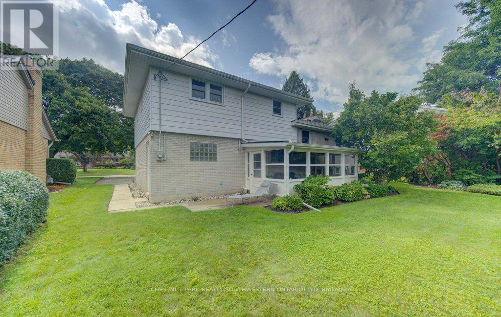 204 Stanley Drive, Waterloo, Ontario  N2L 1H4 - Photo 8 - X13762792
