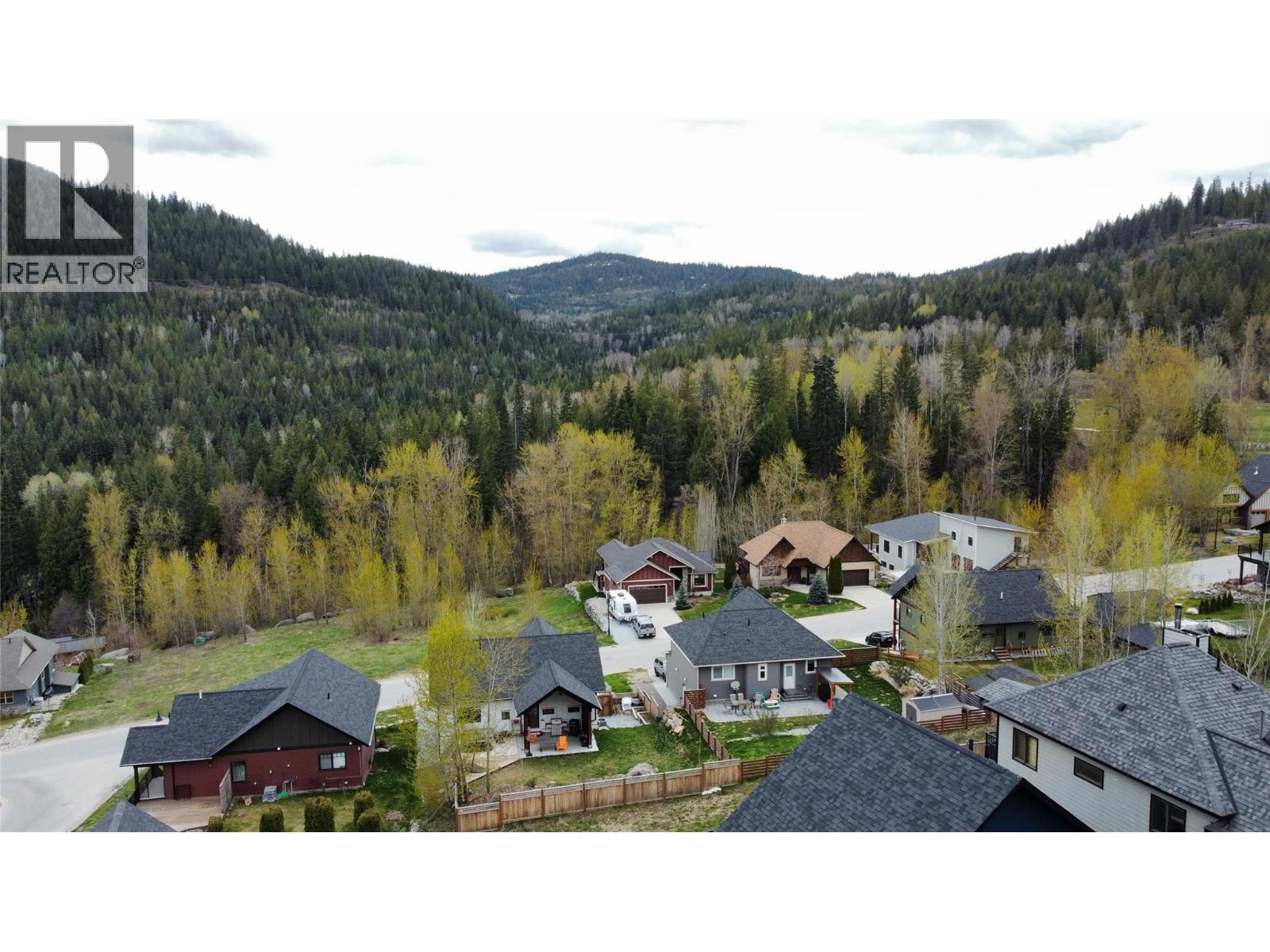 1018 Silvertip Road, Rossland, British Columbia  V0G 1Y0 - Photo 5 - 10369543