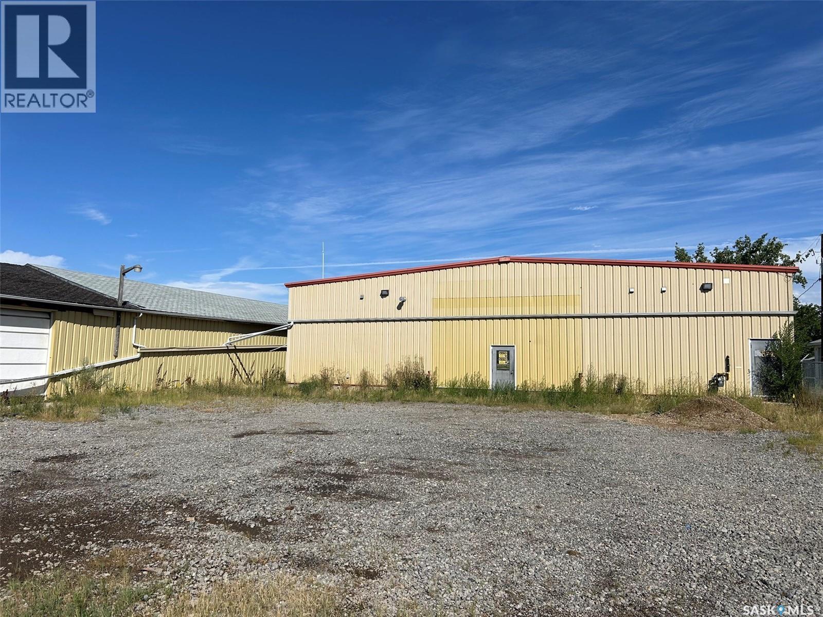 530 Caribou STREET E photo 1