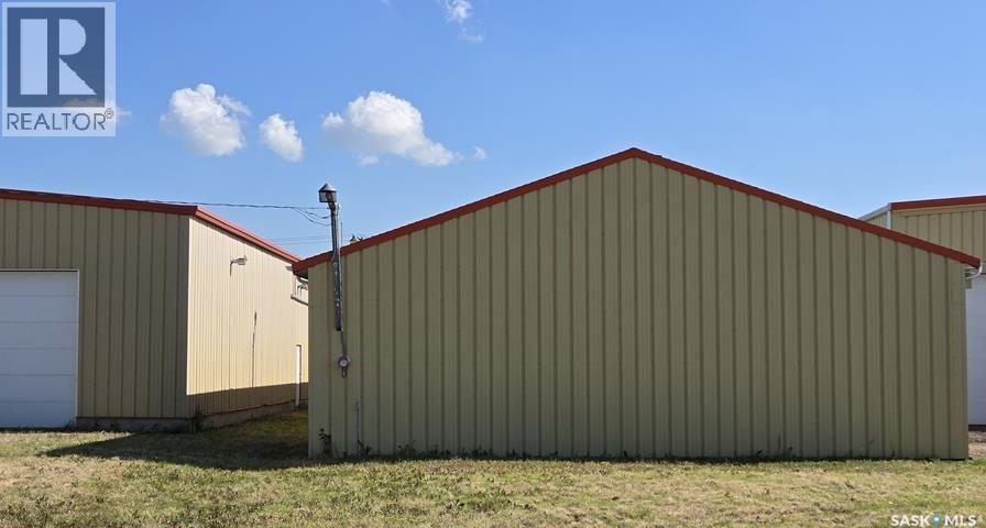530 Caribou STREET E photo 17