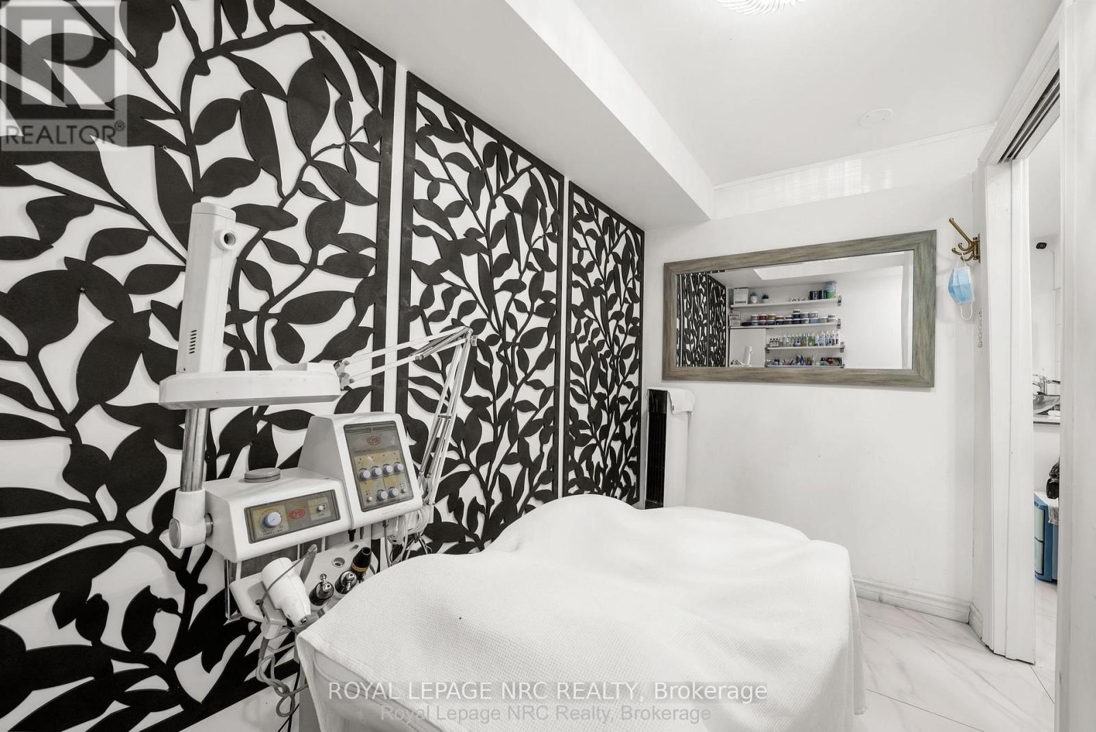 559 Lakeshore Road E, Mississauga, Ontario  L5G 0A8 - Photo 12 - W13763086