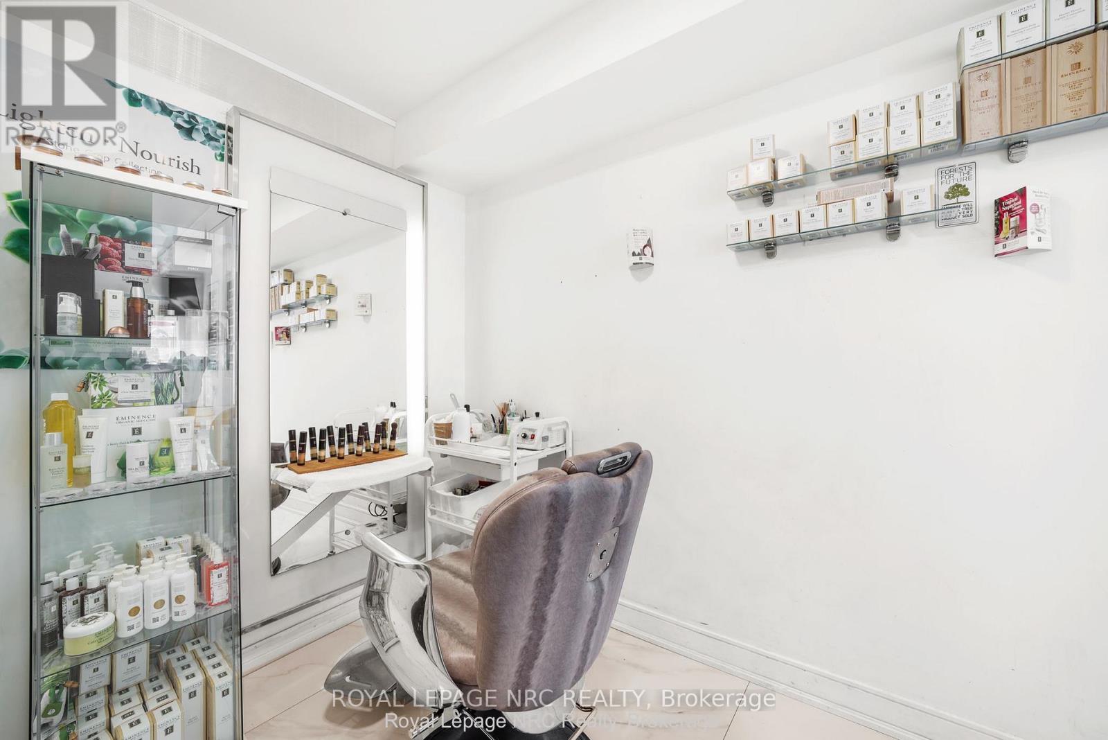 559 Lakeshore Road E, Mississauga, Ontario  L5G 0A8 - Photo 6 - W13763086