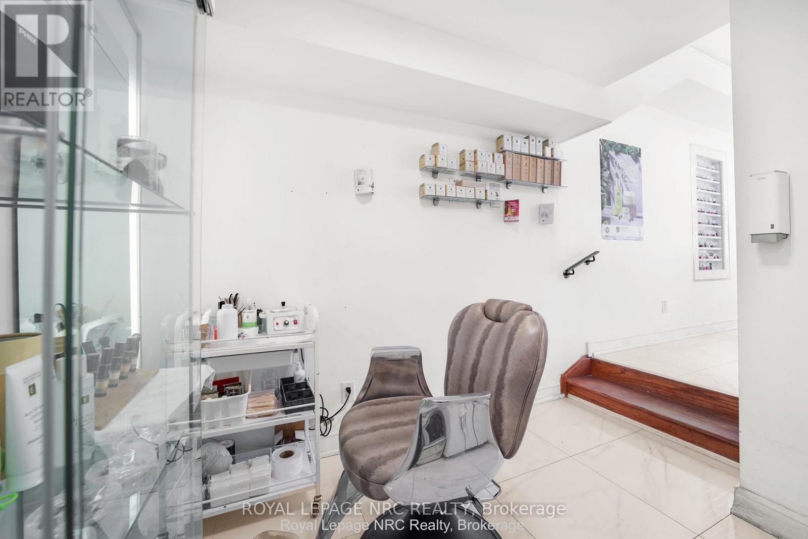 559 Lakeshore Road E, Mississauga, Ontario  L5G 0A8 - Photo 7 - W13763086