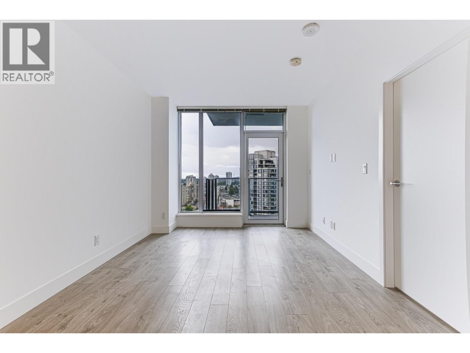 2301 7388 Kingsway, Burnaby, British Columbia  V3N 0G9 - Photo 2 - R3163099