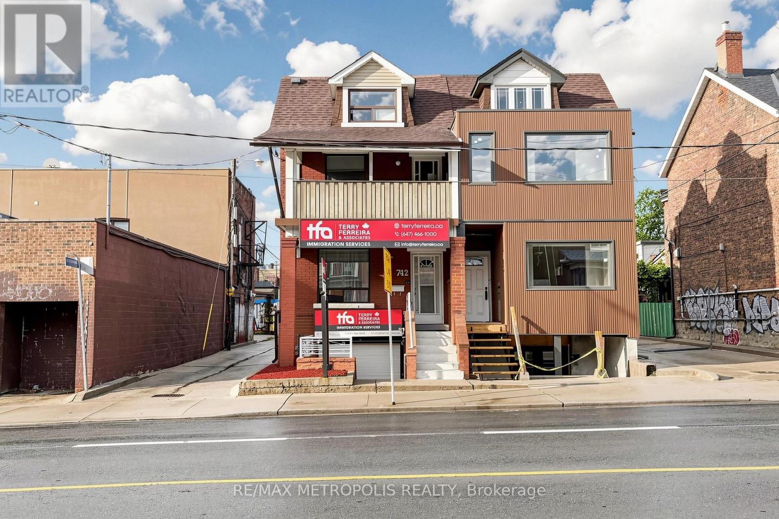 742 Dufferin Street, Toronto, Ontario  M6H 3K6 - Photo 1 - C13763020