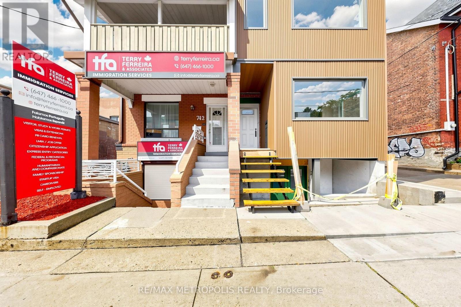 742 Dufferin Street, Toronto, Ontario  M6H 3K6 - Photo 2 - C13763020