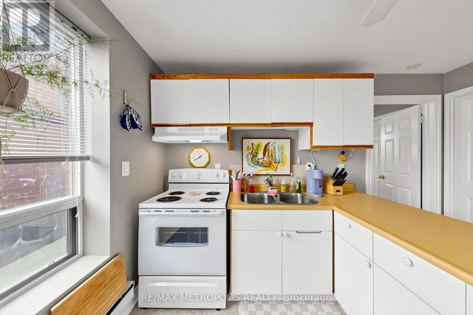 742 Dufferin Street, Toronto, Ontario  M6H 3K6 - Photo 6 - C13763020