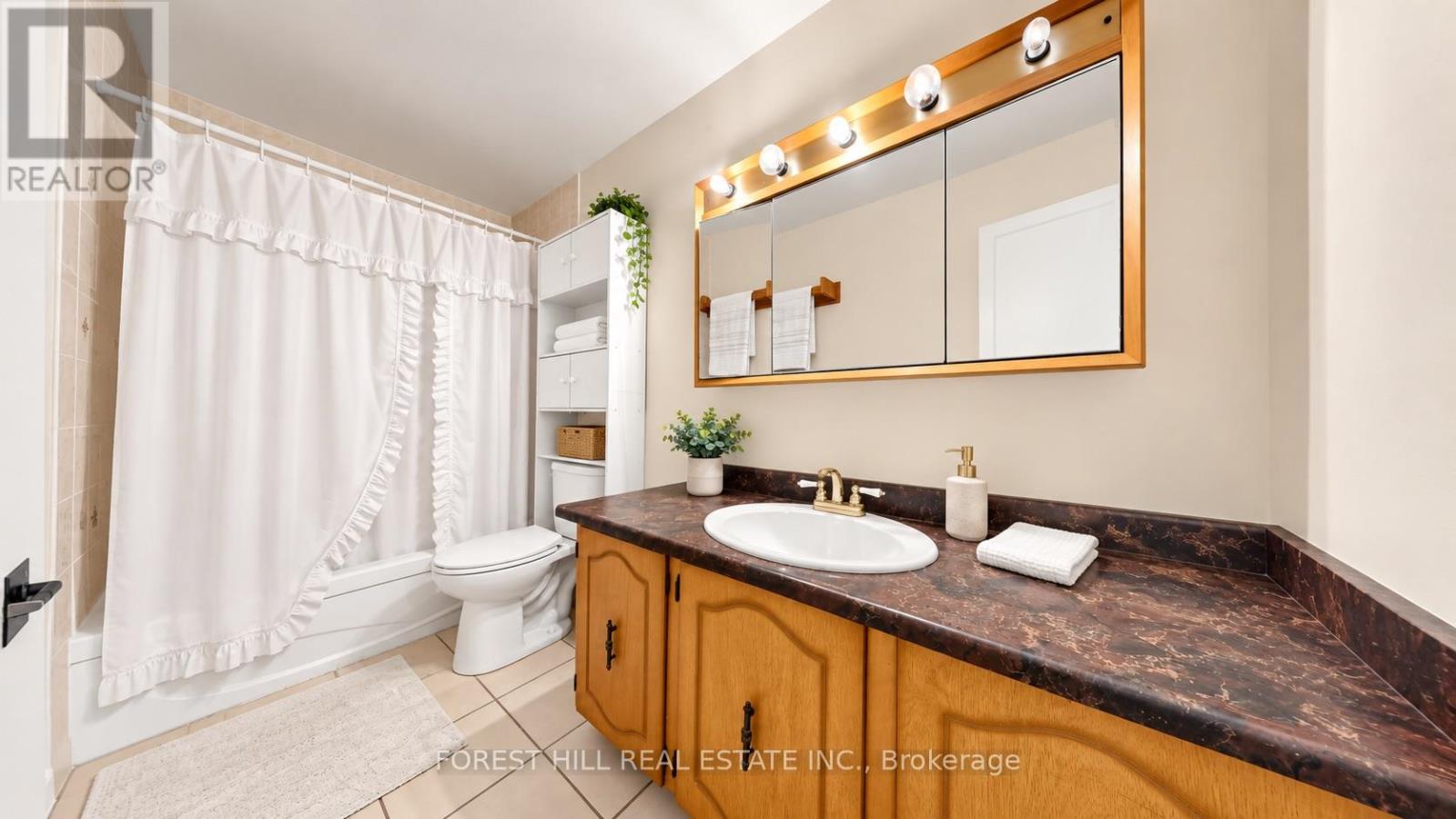 35 Treetops Court, Toronto, Ontario  M1V 2B9 - Photo 15 - E13763040