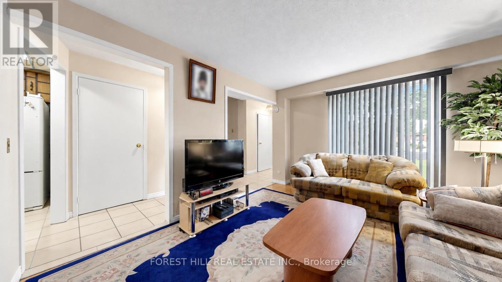 35 Treetops Court, Toronto, Ontario  M1V 2B9 - Photo 3 - E13763040