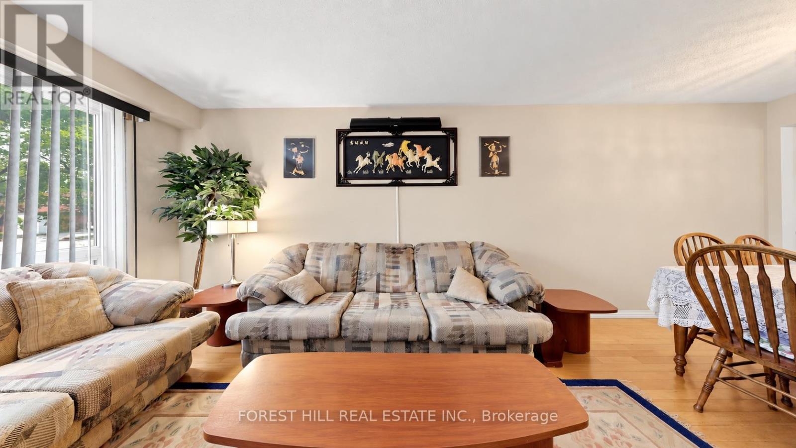 35 Treetops Court, Toronto, Ontario  M1V 2B9 - Photo 4 - E13763040