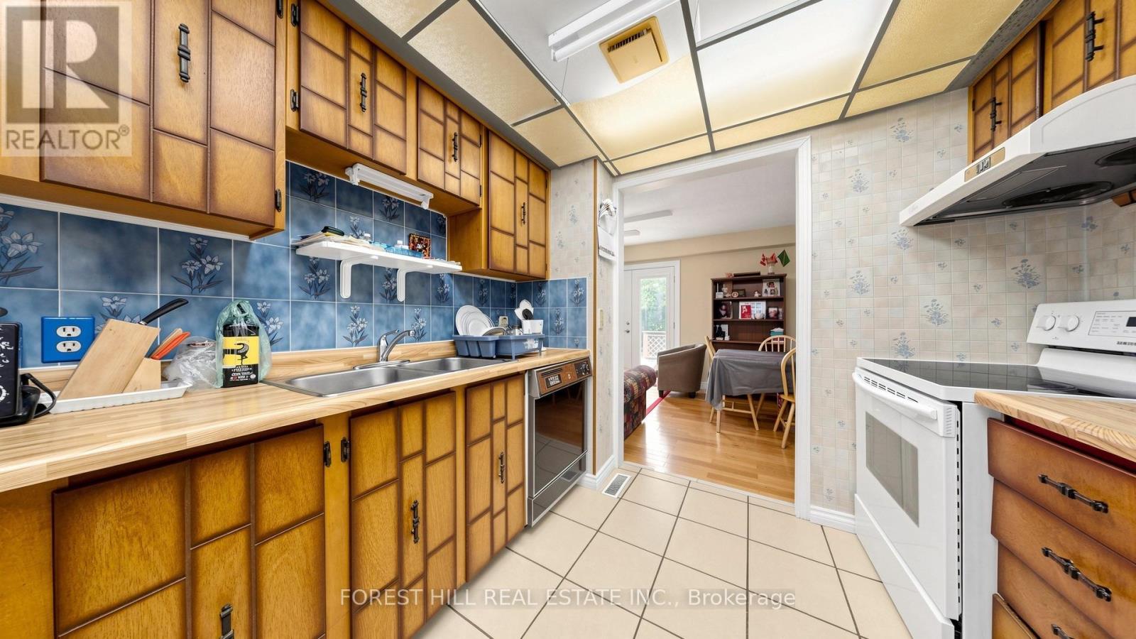 35 Treetops Court, Toronto, Ontario  M1V 2B9 - Photo 8 - E13763040