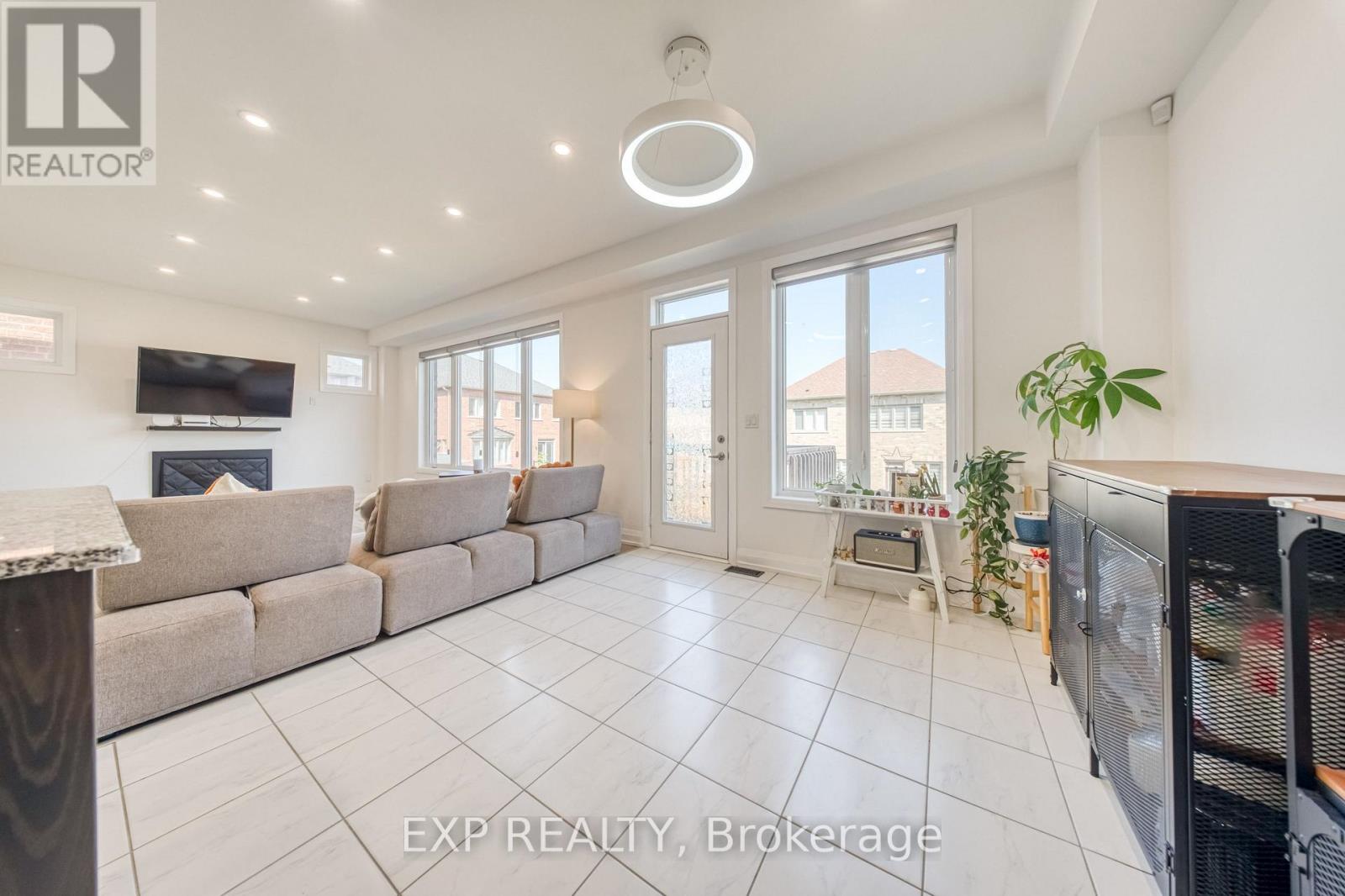 8 Prosperity Way, East Gwillimbury, Ontario  L9N 0V1 - Photo 10 - N13763036