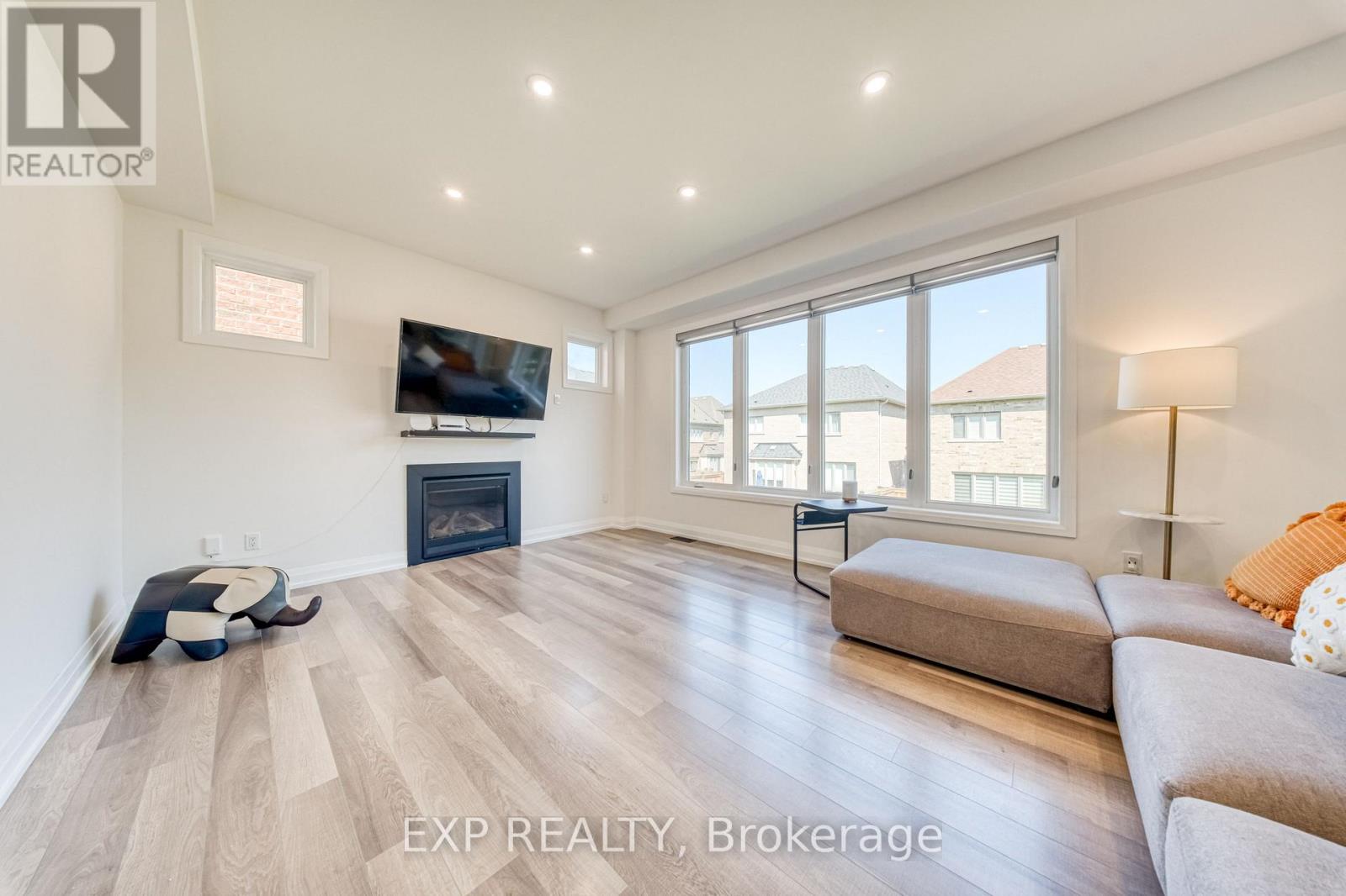 8 Prosperity Way, East Gwillimbury, Ontario  L9N 0V1 - Photo 12 - N13763036