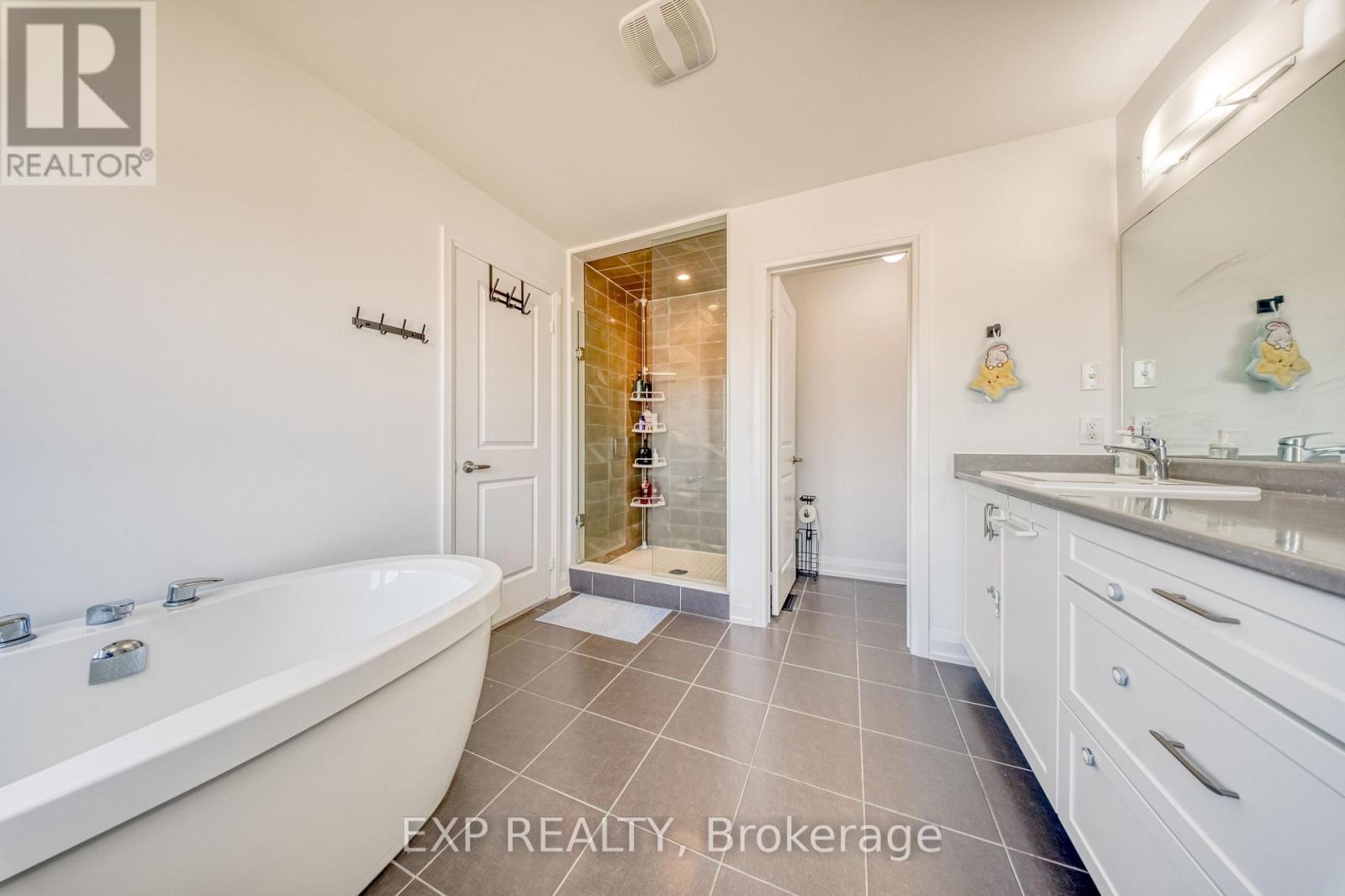 8 Prosperity Way, East Gwillimbury, Ontario  L9N 0V1 - Photo 19 - N13763036