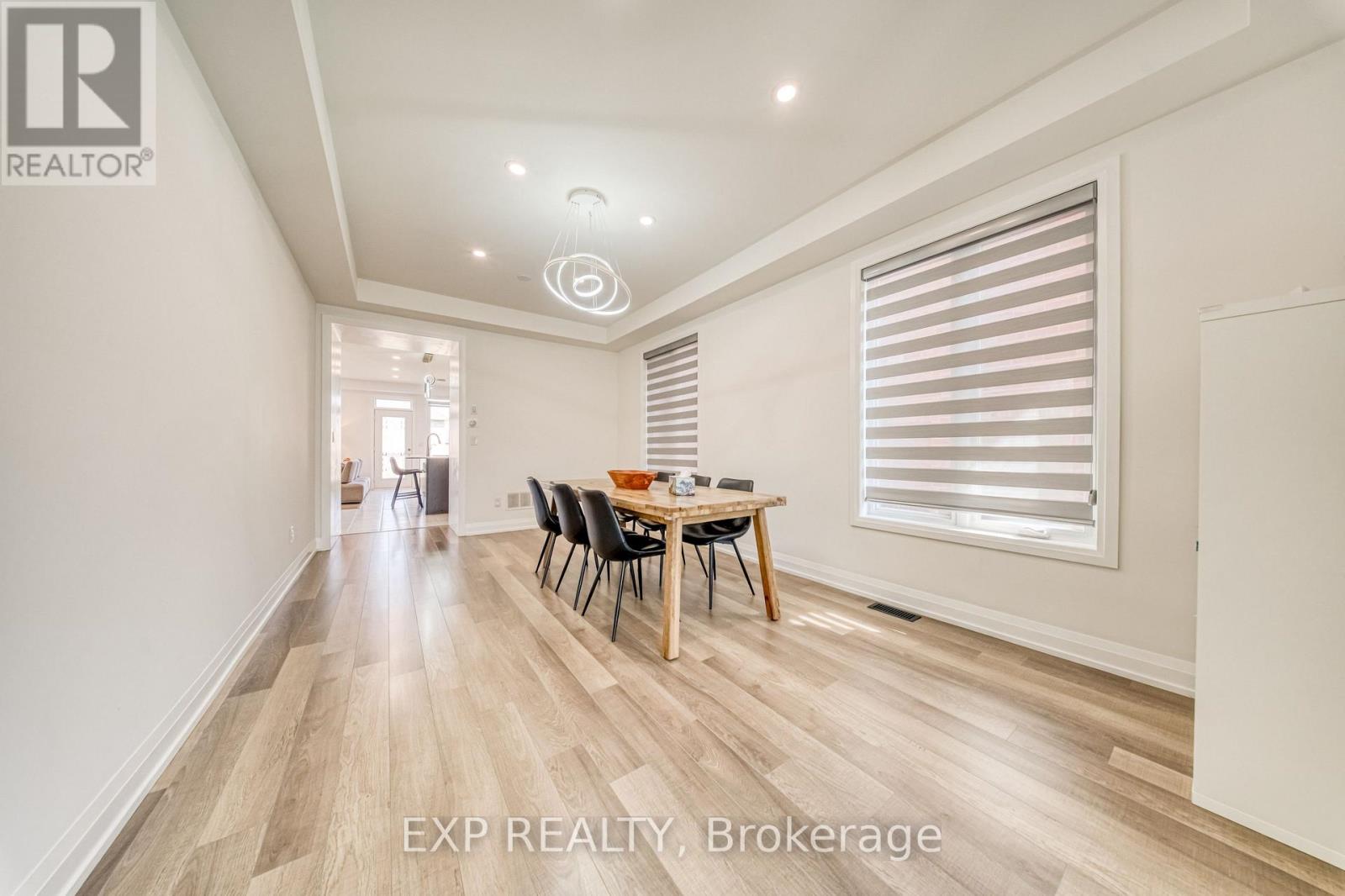 8 Prosperity Way, East Gwillimbury, Ontario  L9N 0V1 - Photo 3 - N13763036