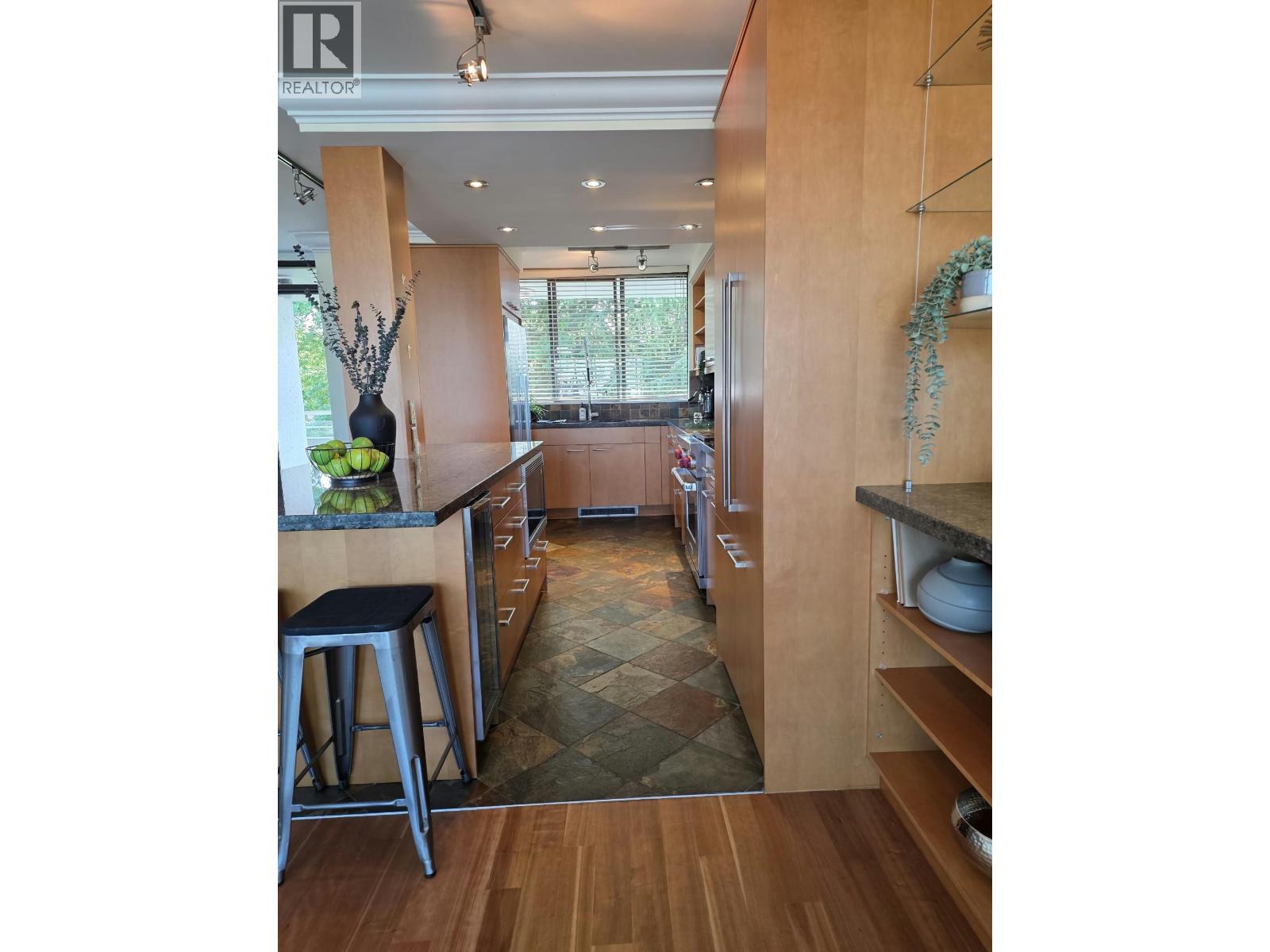 313 674 Leg In Boot Square, Vancouver, British Columbia  V5Z 4B4 - Photo 32 - R3163451