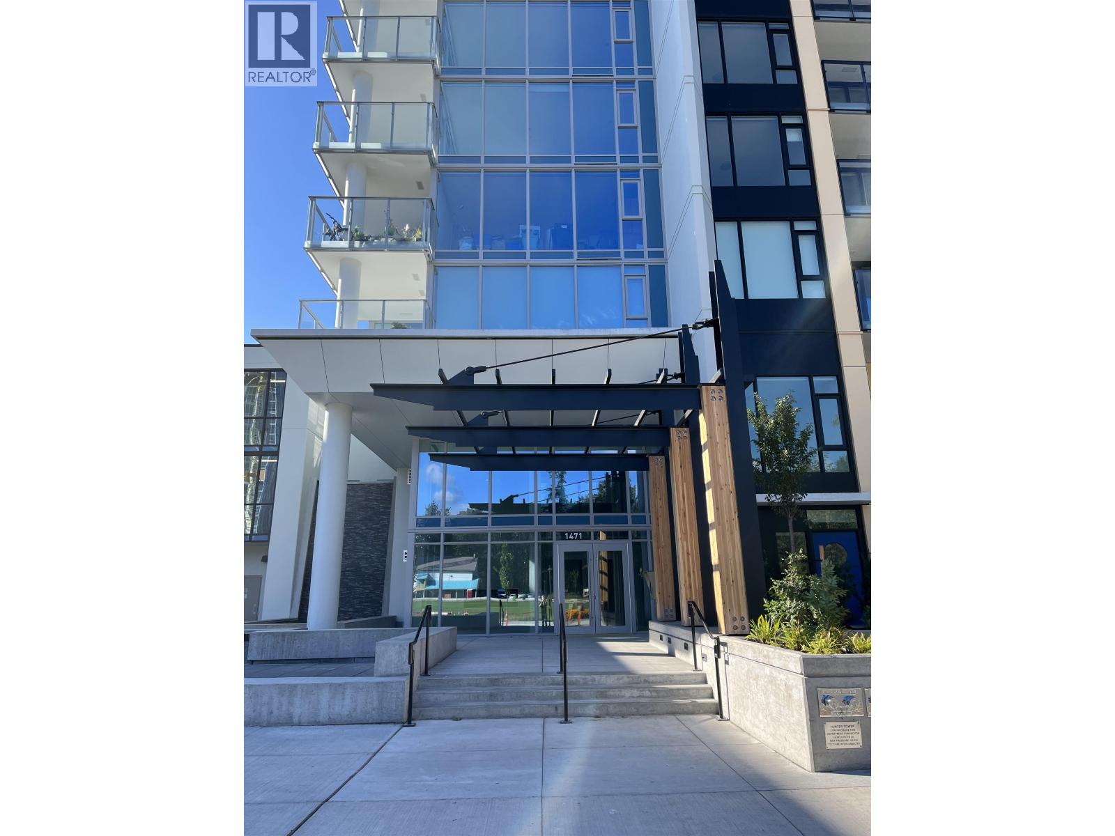 502 1471 Hunter Street, North Vancouver, British Columbia  V7J 1H3 - Photo 2 - R3163457