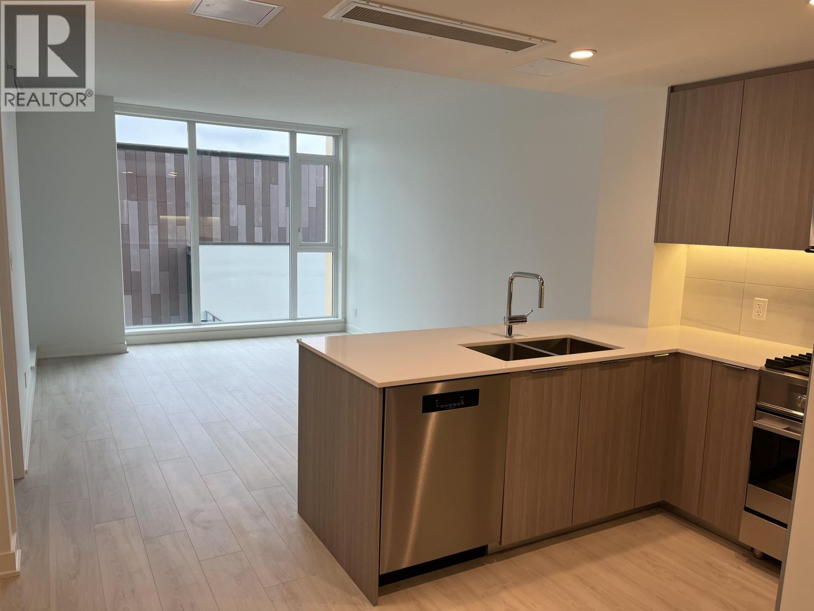 502 1471 Hunter Street, North Vancouver, British Columbia  V7J 1H3 - Photo 4 - R3163457