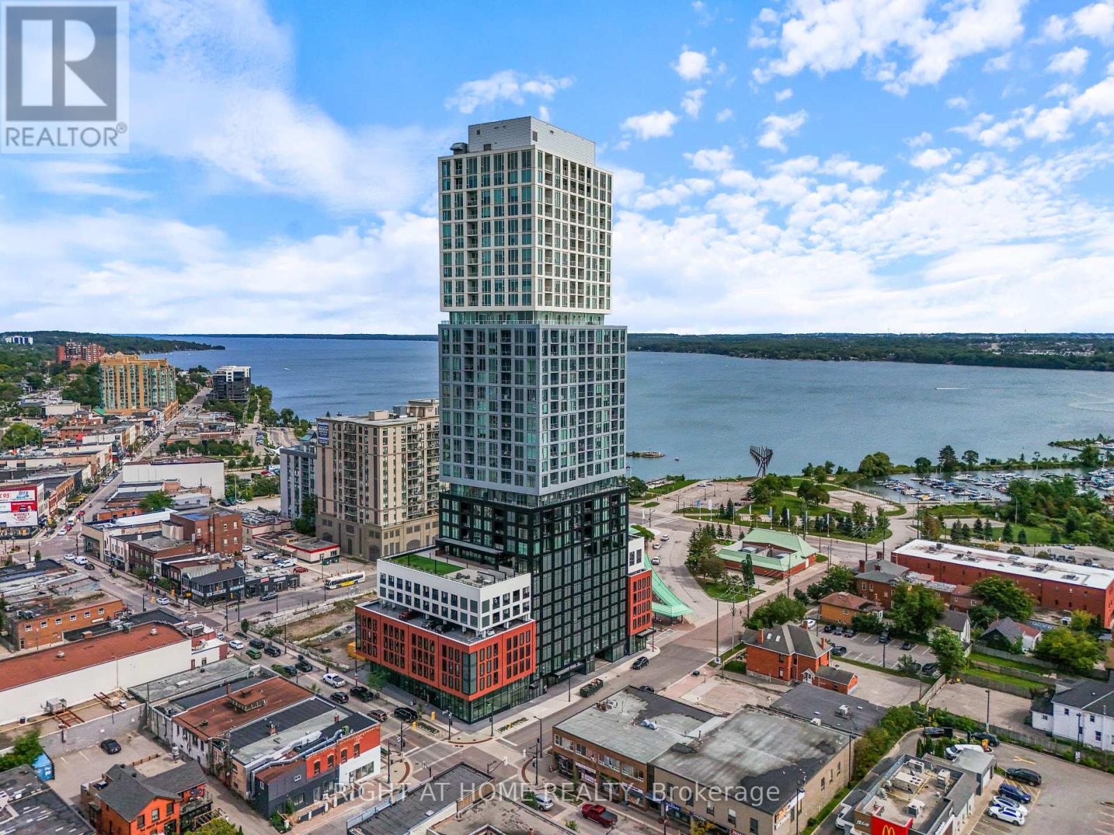 39 MARY STREET, Barrie, Ontario