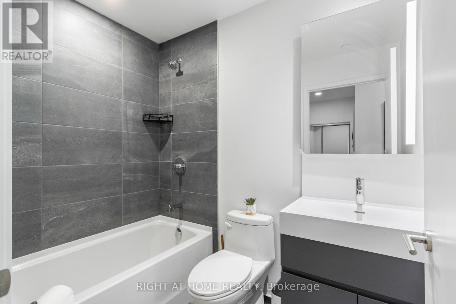 39 Mary Street, Barrie, Ontario  L4N 1S9 - Photo 10 - S13763052