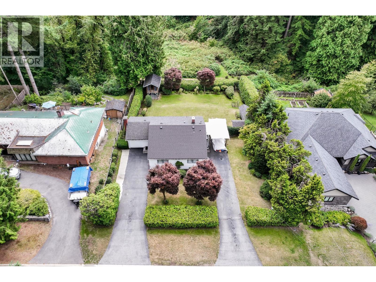 741 Wellington Drive, North Vancouver, British Columbia  V7K 1K8 - Photo 2 - R3163441