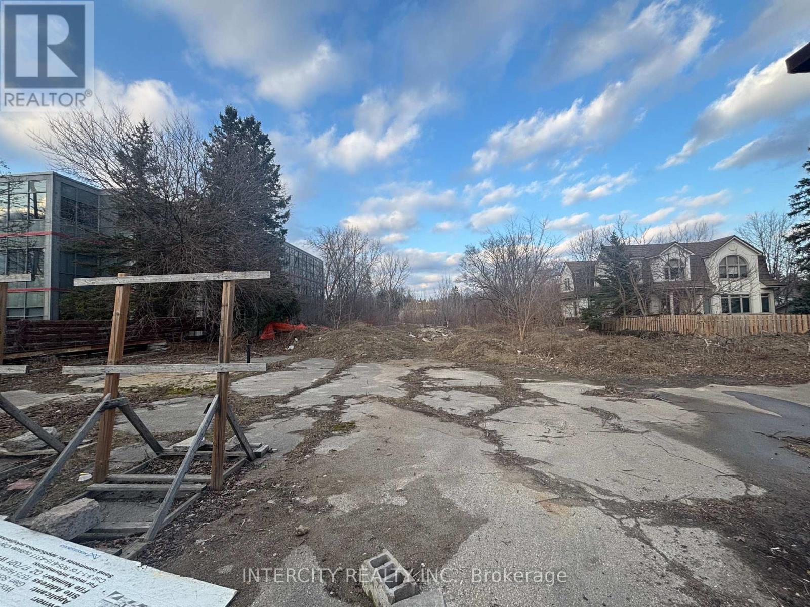 1575 Hurontario Street, Mississauga, Ontario  L5G 3H7 - Photo 4 - W13763056