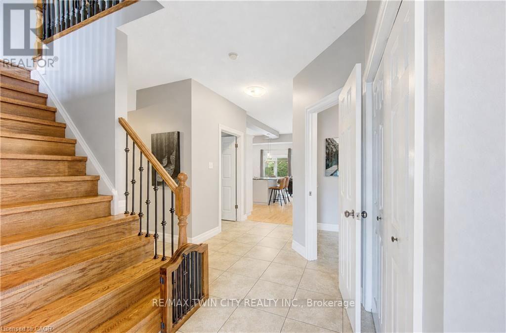 231 Steepleridge Street, Kitchener, Ontario  N2P 2W1 - Photo 4 - X13763072
