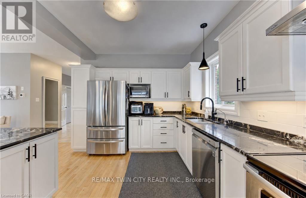 231 Steepleridge Street, Kitchener, Ontario  N2P 2W1 - Photo 7 - X13763072