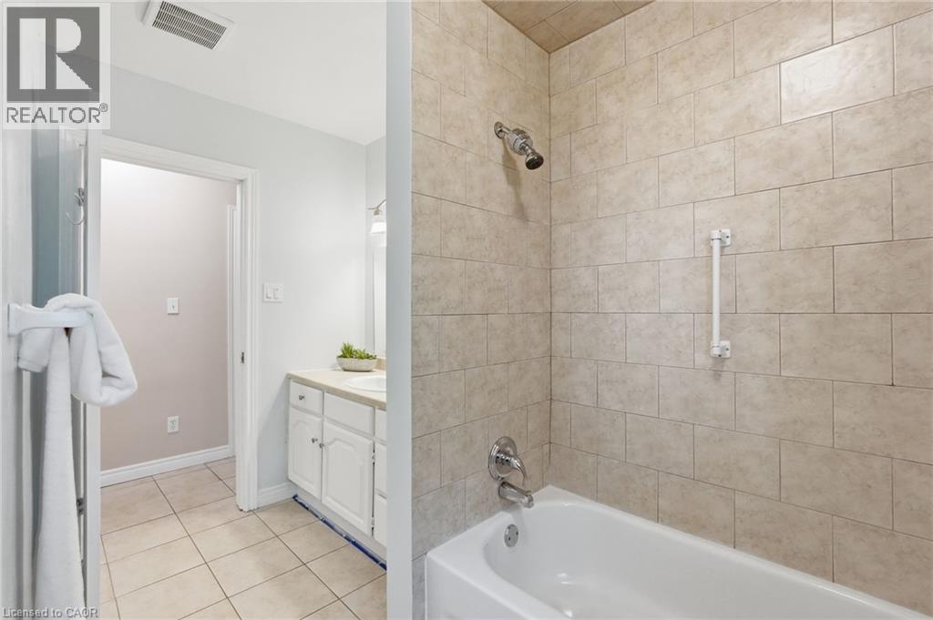 8 Emming Court, Hamilton, Ontario  L9C 4A2 - Photo 24 - 40861908